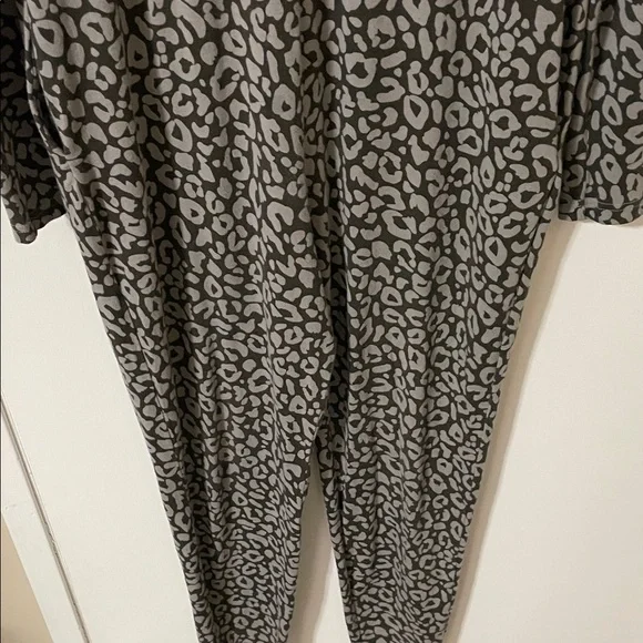 Smash + Tess Lexi Leopard Romper Size Small - Picture 3 of 9